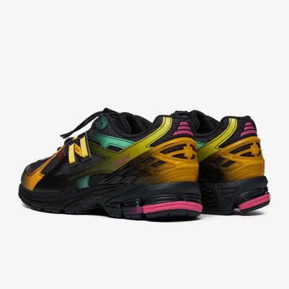 NB 1906U B&W “Butterfly Echo”